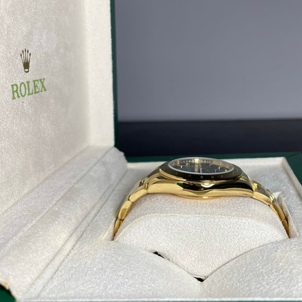 Orologio Rolex Daytona Green Gold 40 mm cinturino acciaio inox oro, presentato in scatola rolex.