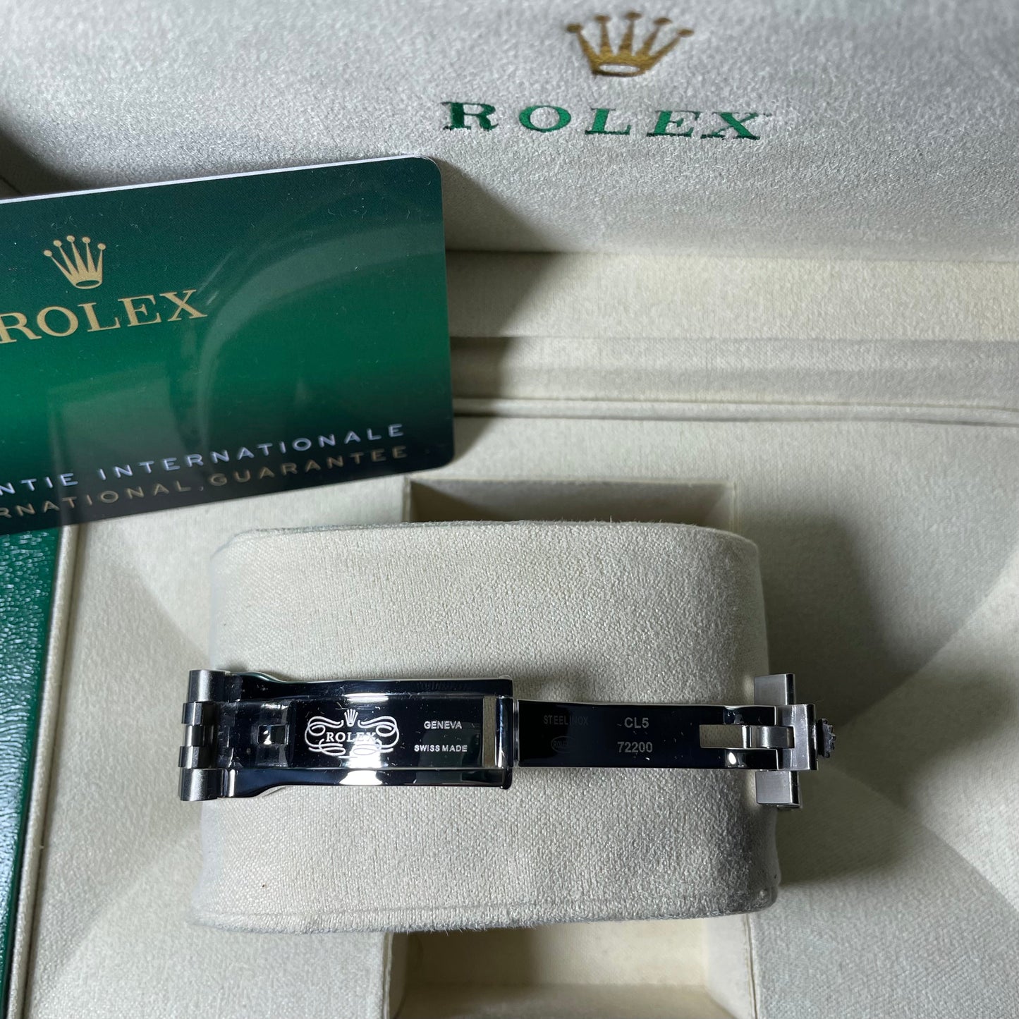 Orologio Rolex Datejust bianco 41 mm cinturino in acciaio inox jubilee, presentato in scatola rolex.