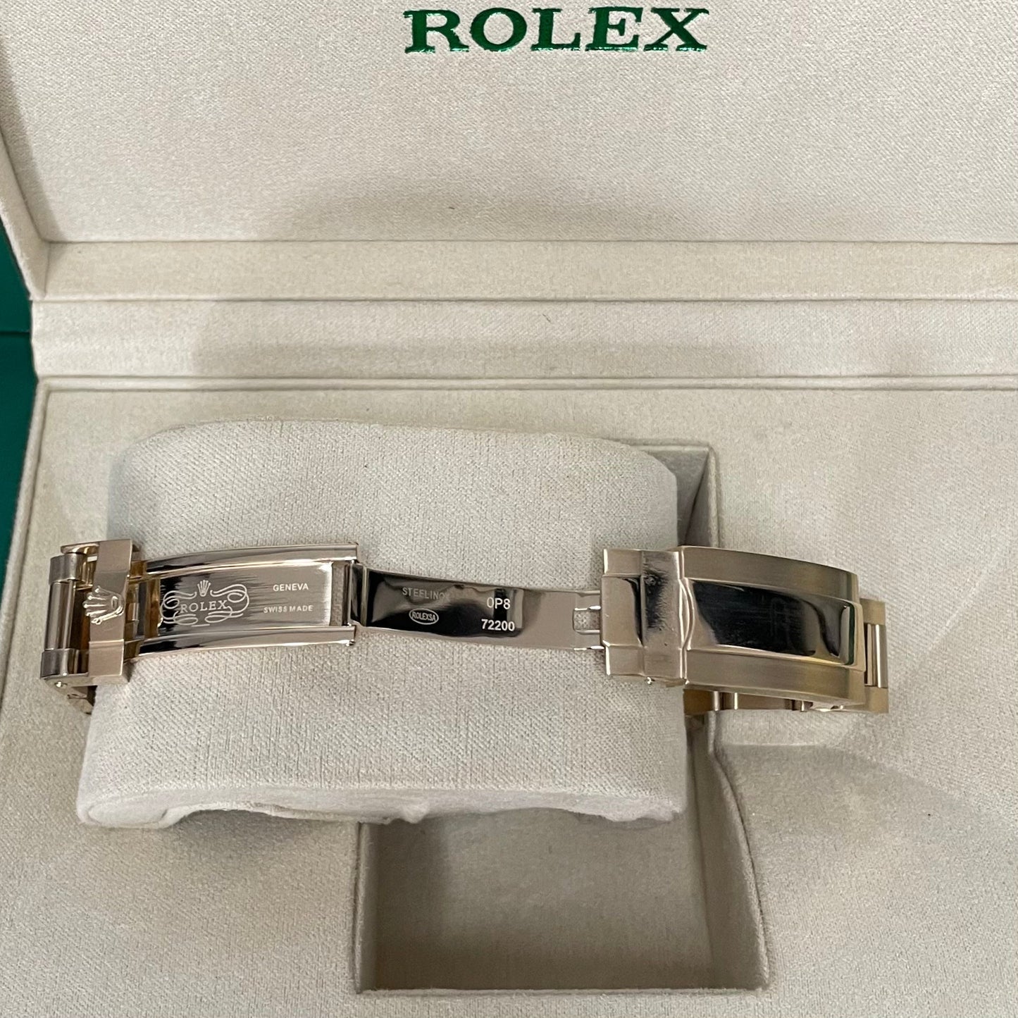 Bracciale Rolex submariner con quadrante blu e cinturino in acciaio inox oro giallo, presentato in scatola rolex