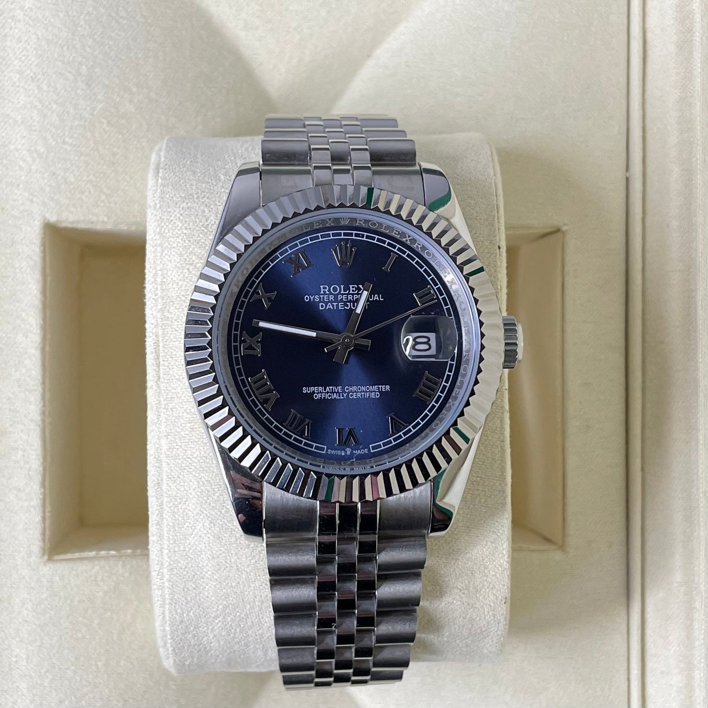 Orologio Rolex Datejust con quadrante blu Romane cinturino in acciaio inox jubilee, presentato in scatola rolex