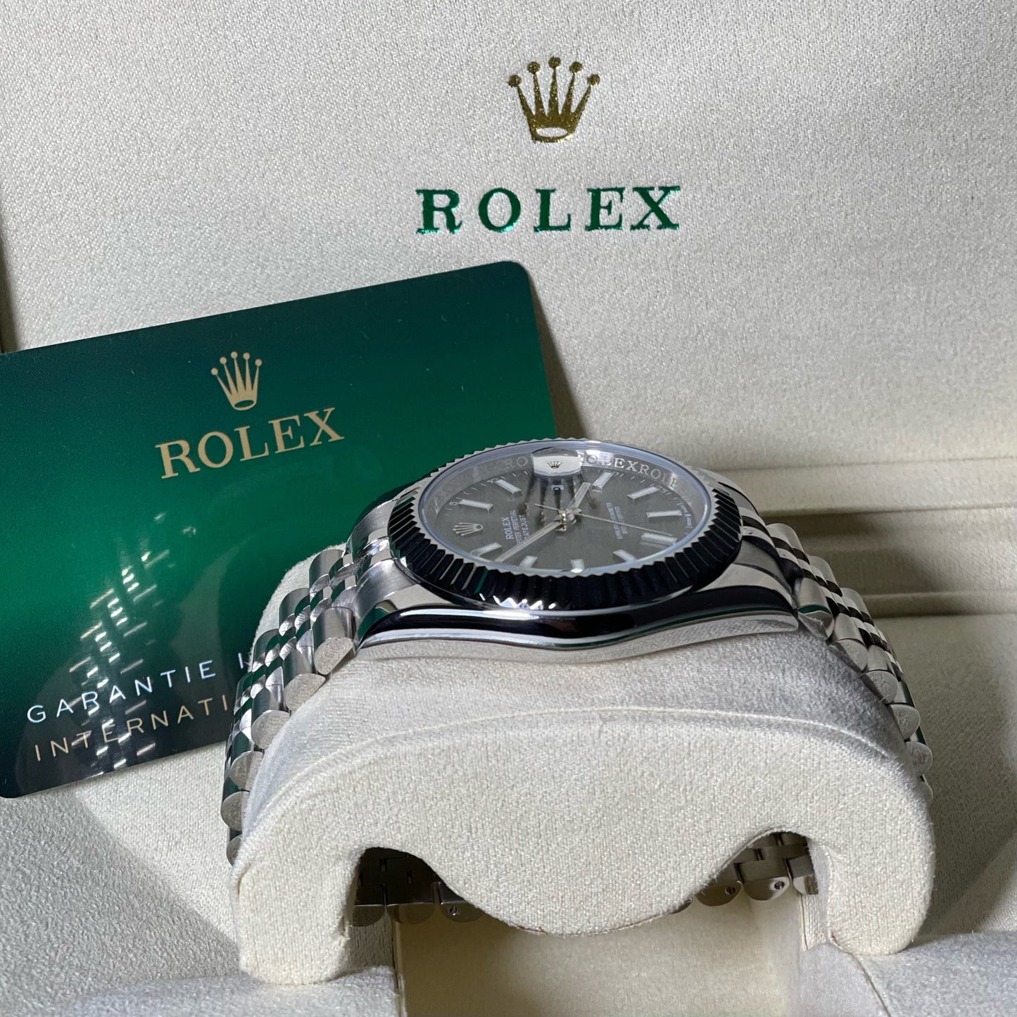 Orologio Rolex Datejust 41 mm cinturino in acciaio inox jubilee, presentato in scatola rolex.