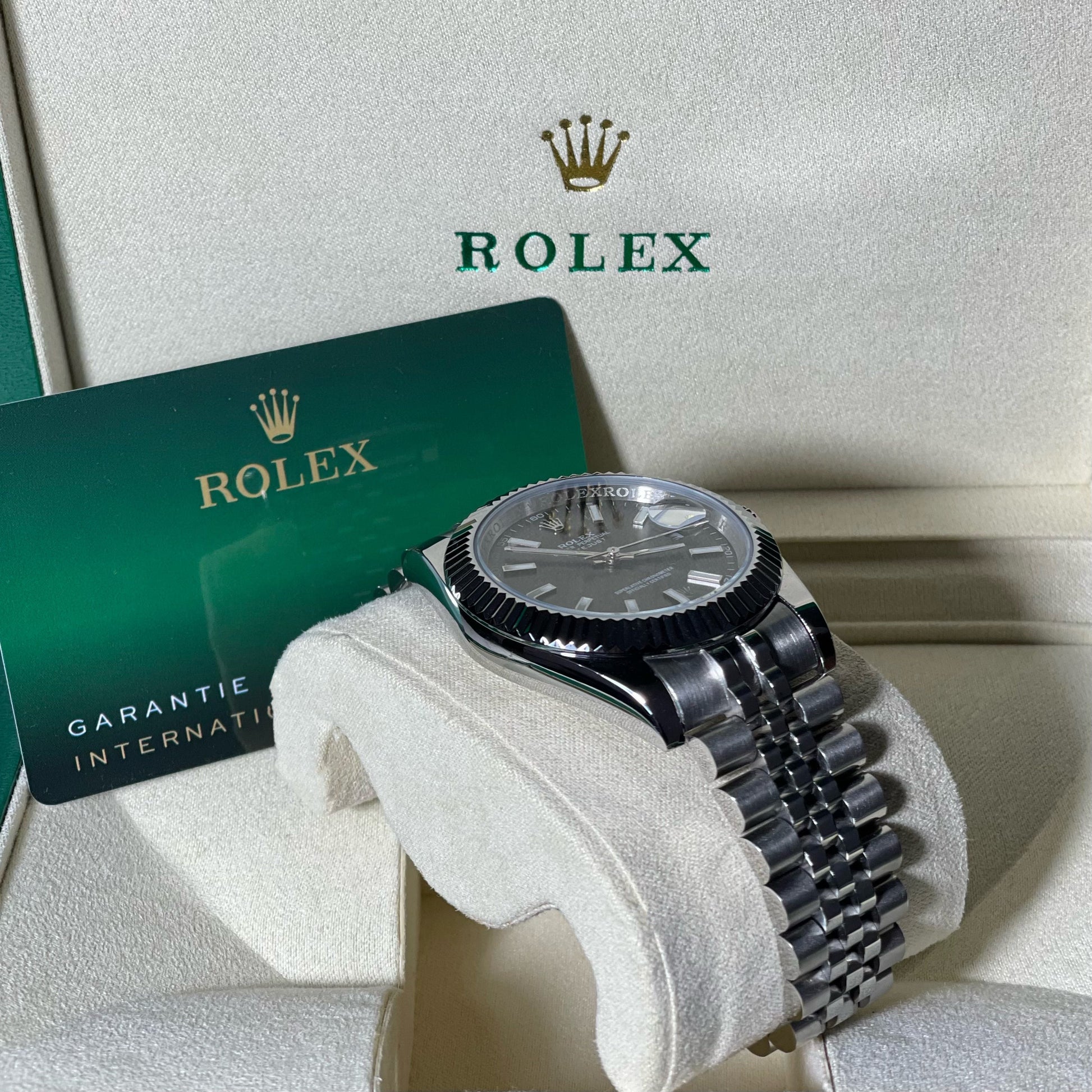 Orologio Rolex Datejust 41 mm cinturino in acciaio inox jubilee, presentato in scatola rolex.