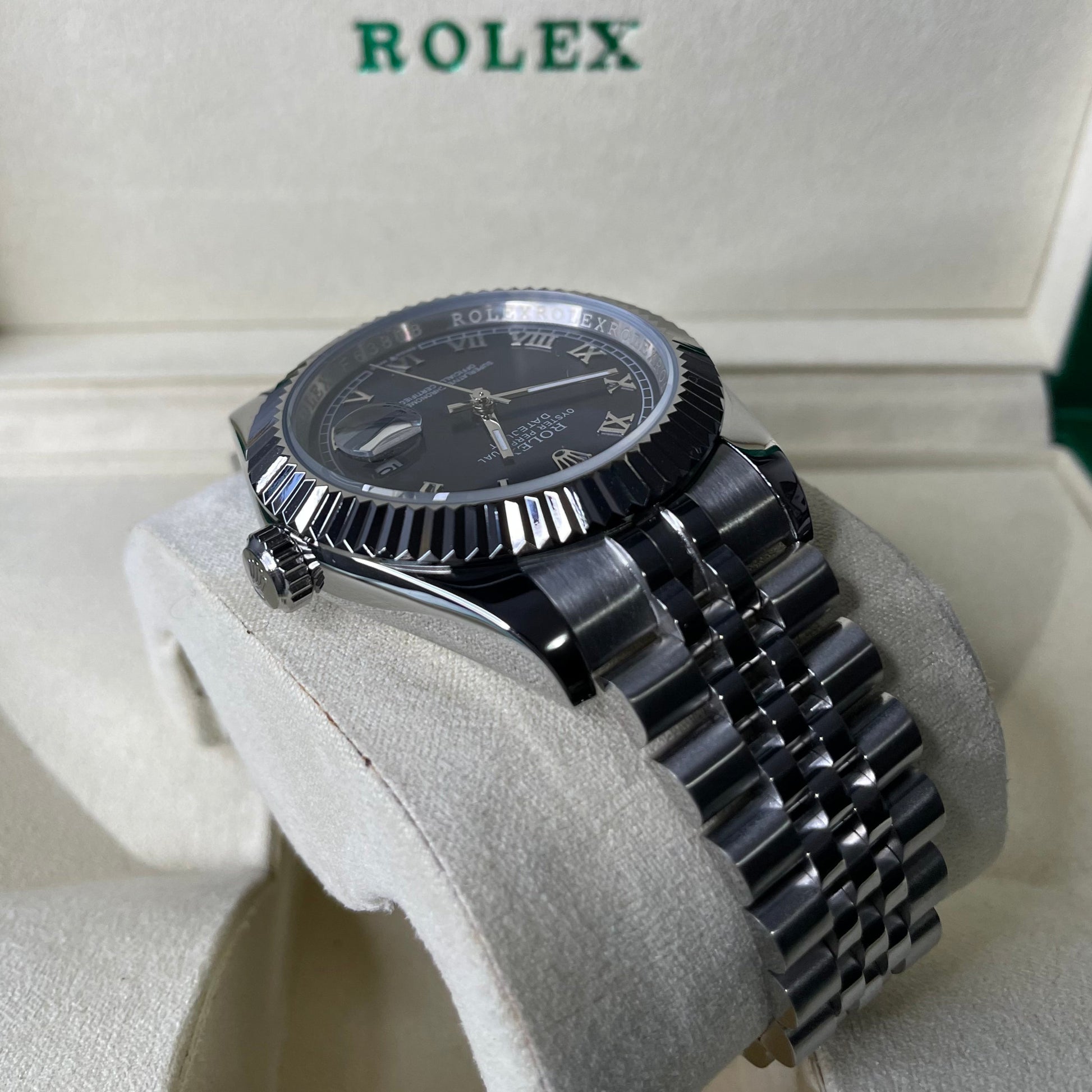 Orologio Rolex Datejust con quadrante blu e cinturino in acciaio inox, presentato in scatola rolex