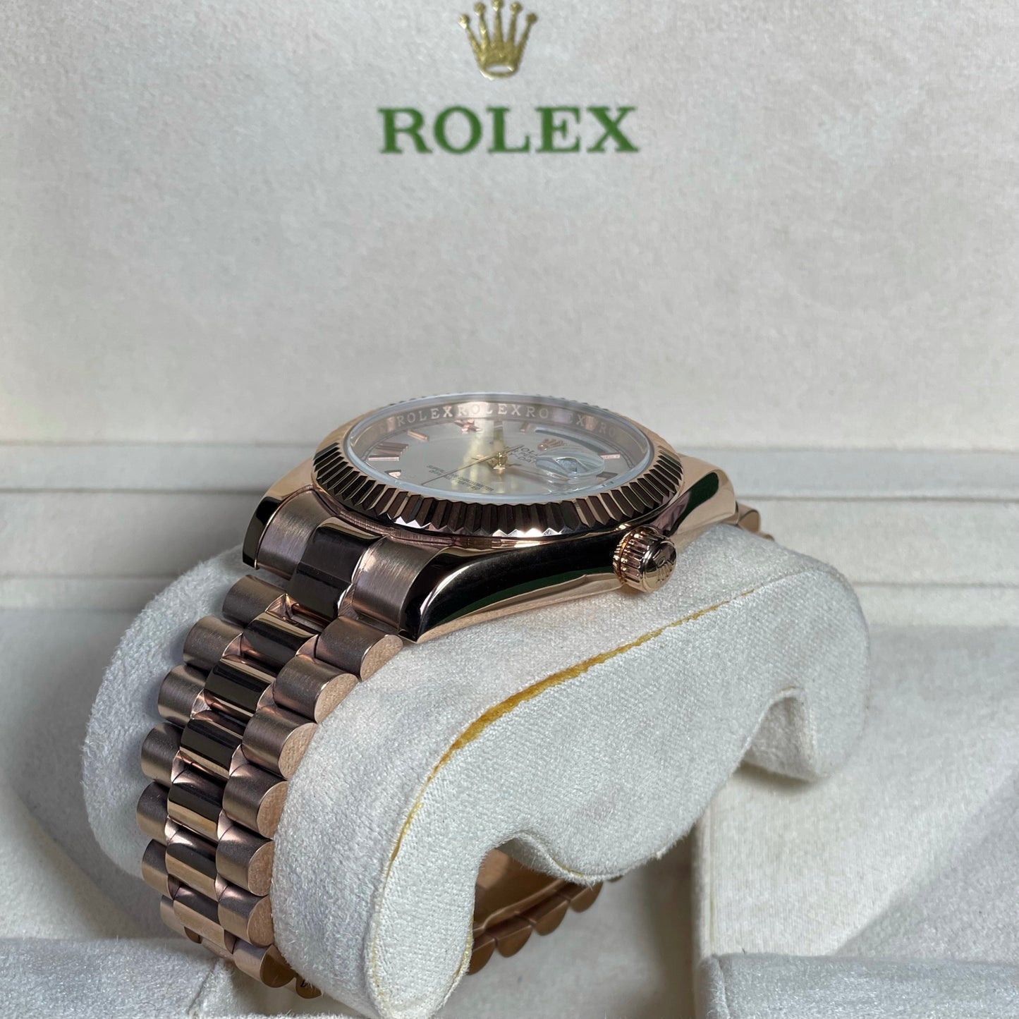 Orologio Rolex day-date 40 mm cinturino president in oro rosa, presentato in scatola rolex.