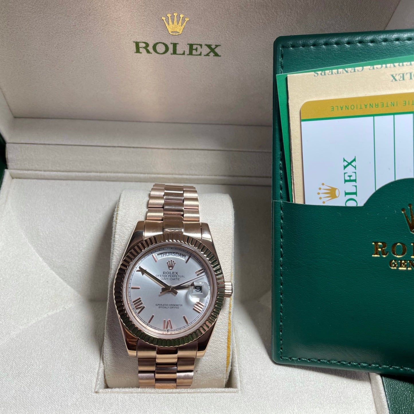 Orologio Rolex day-date 40 mm cinturino president in oro rosa, presentato in scatola rolex.