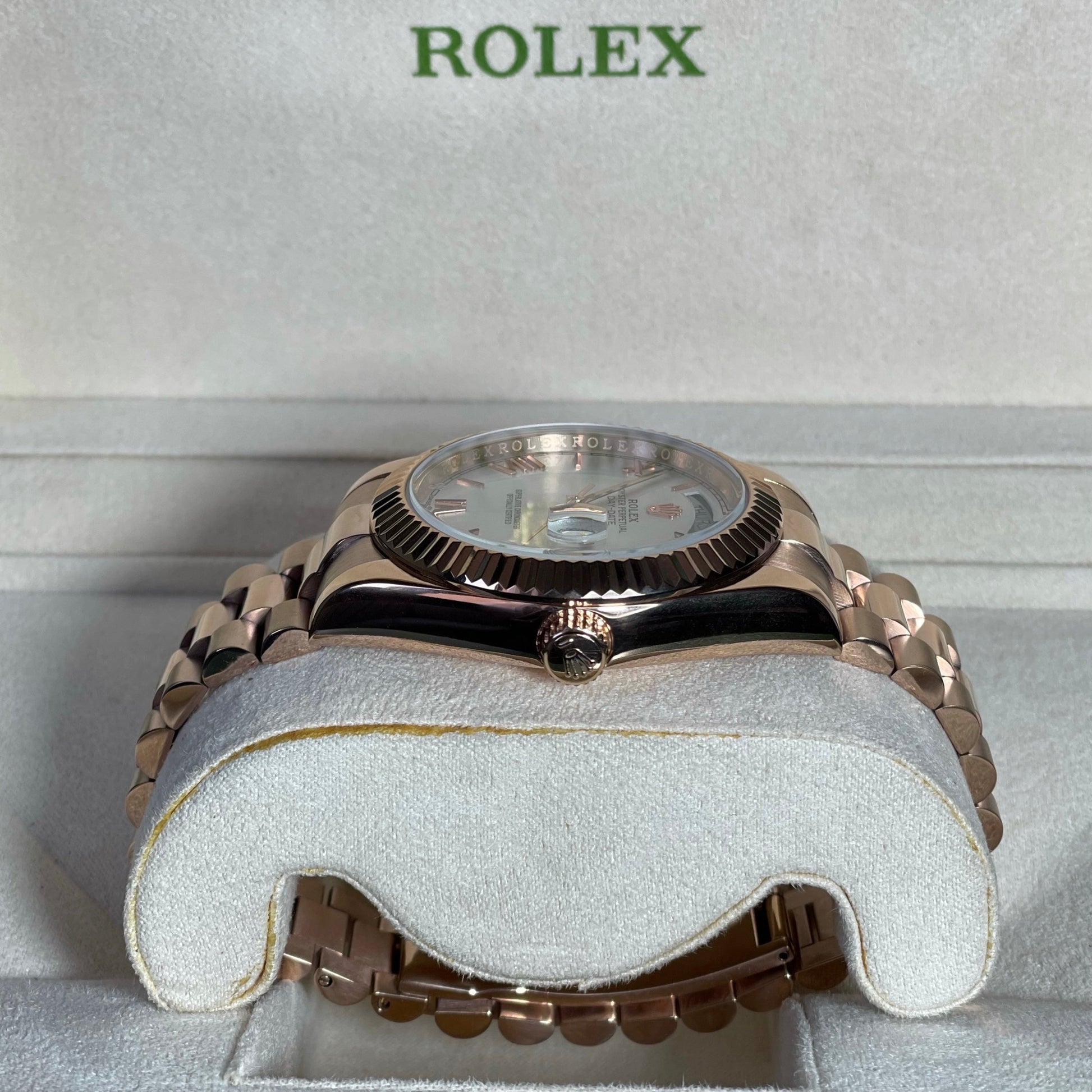 Orologio Rolex day-date 40 mm cinturino president in oro rosa, presentato in scatola rolex.