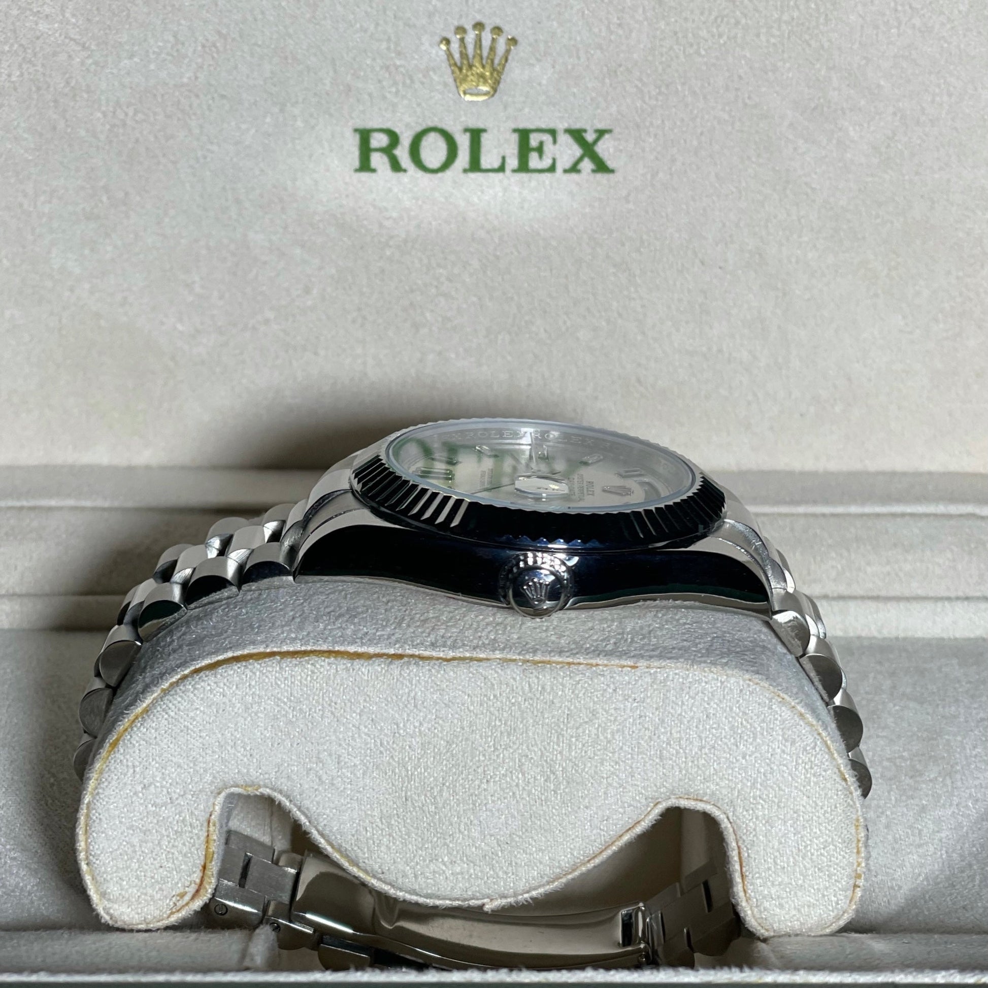 Orologio Rolex day-date 40 mm cinturino president in acciaio inox, presentato in scatola rolex.