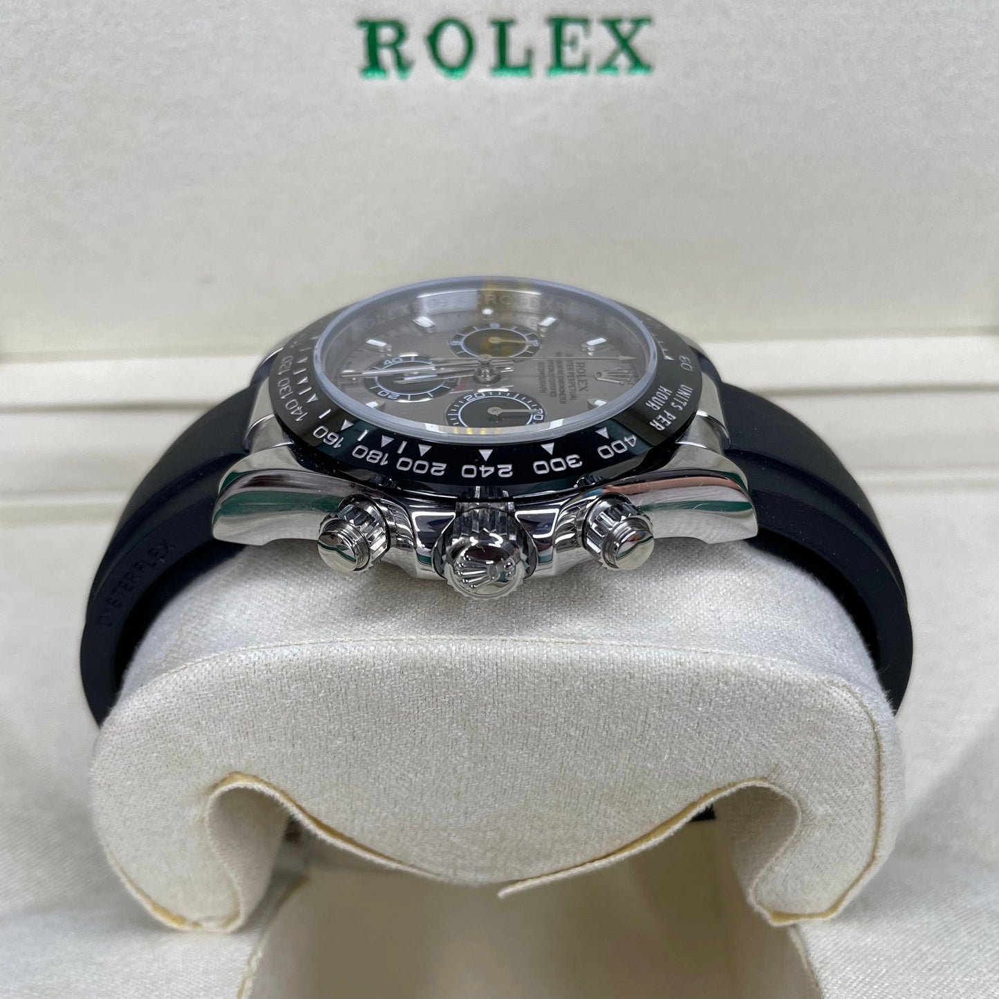 Orologio Rolex Daytona 40 mm cinturino caucciù, presentato in scatola rolex.