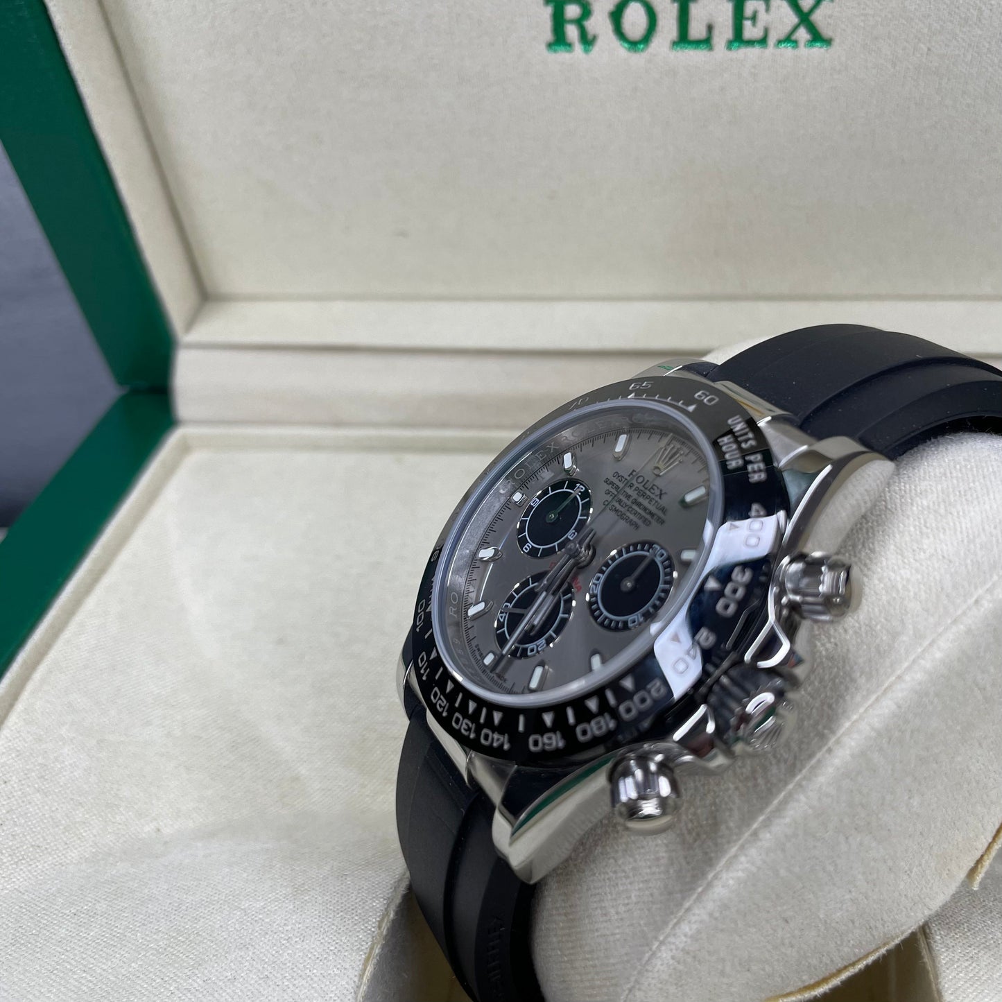 Orologio Rolex Daytona 40 mm cinturino caucciù, presentato in scatola rolex.