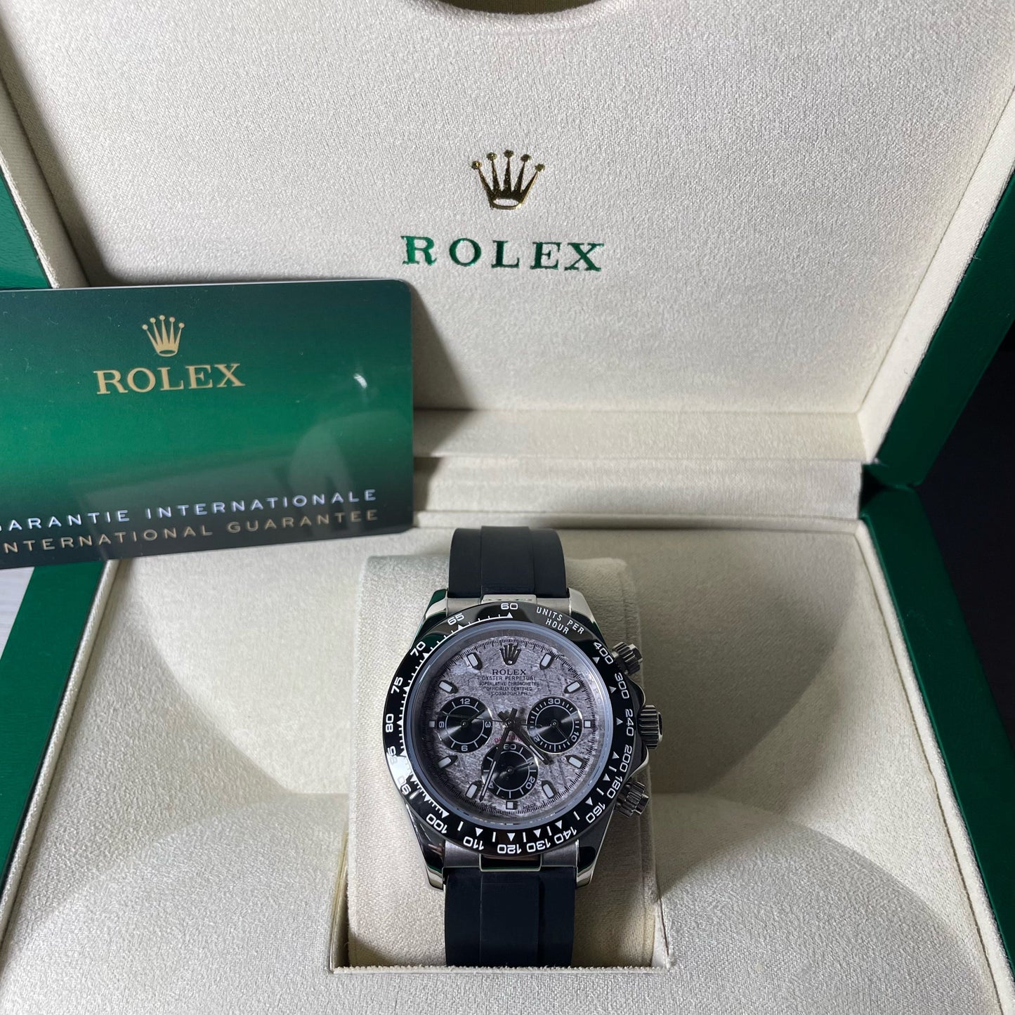 Orologio Rolex Daytona Cosmograph 40 mm cinturino in caucciù, presentato in scatola rolex.