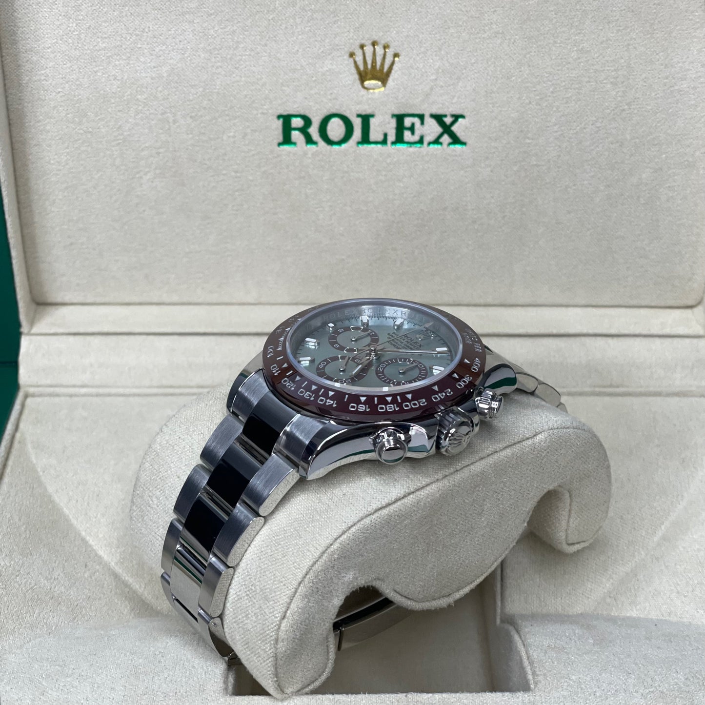 Orologio Rolex Daytona platinum 40 mm cinturino acciaio inox, presentato in scatola rolex.