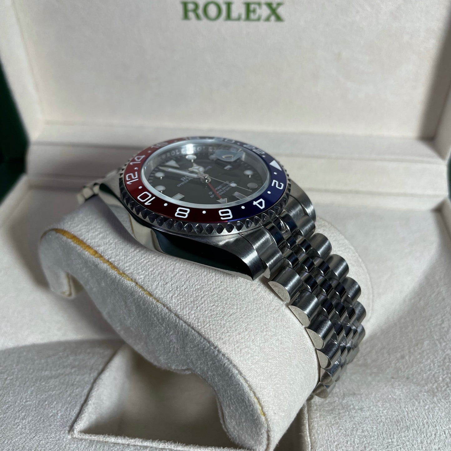 Orologio Rolex GMT Master pepsi 40 mm cinturino acciaio inox jubilee, presentato in scatola rolex.