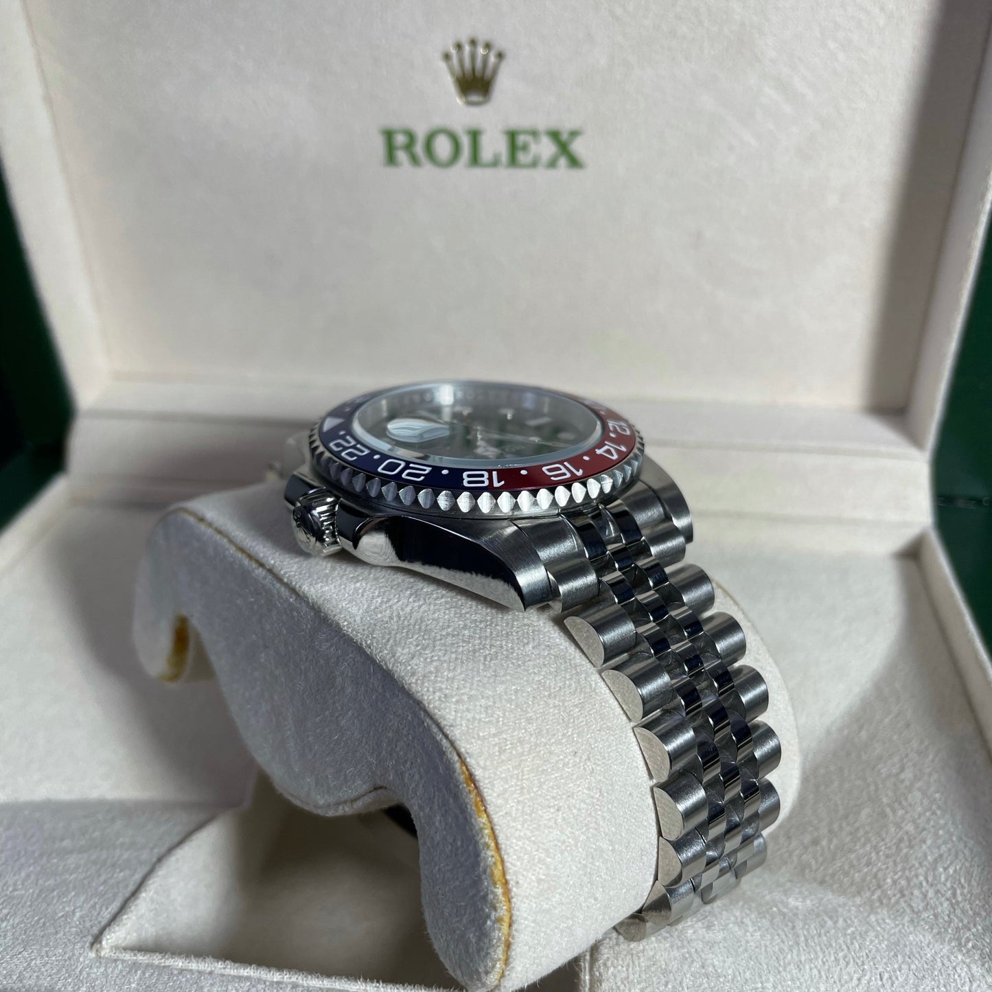 Orologio Rolex GMT Master pepsi 40 mm cinturino acciaio inox jubilee, presentato in scatola rolex.