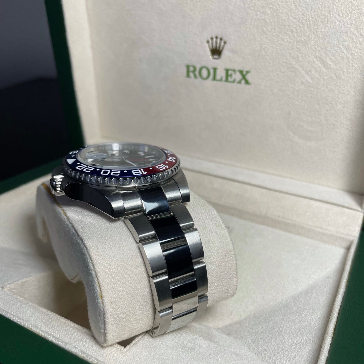 Orologio Rolex GMT Master Pepsi 40 mm cinturino acciaio inox oystre, presentato in scatola rolex.