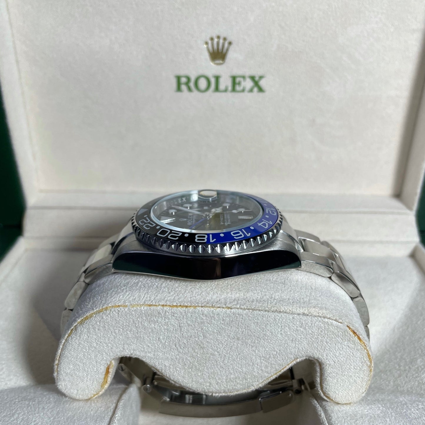 Orologio Rolex GMT Master Batman 40 mm cinturino acciaio inox oystre, presentato in scatola rolex.