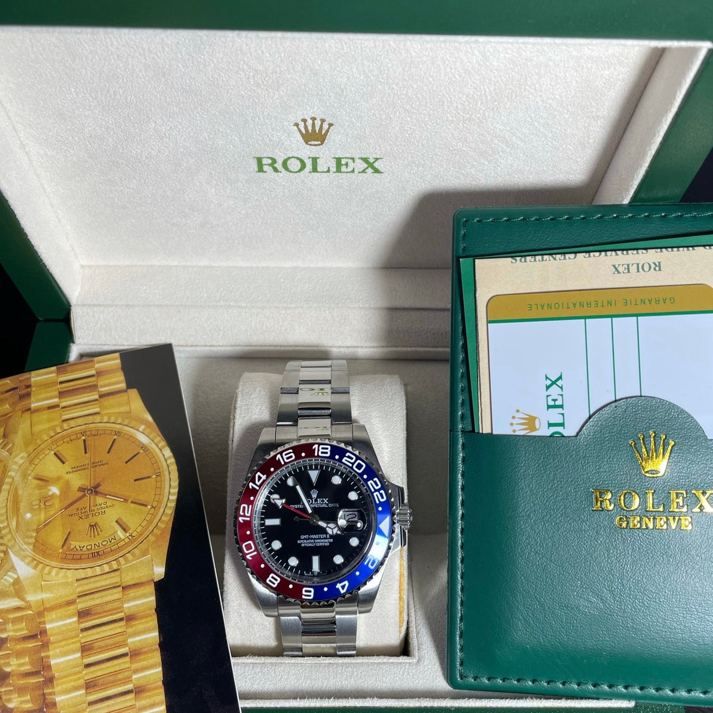 Orologio Rolex GMT Master Pepsi 40 mm cinturino acciaio inox oystre, presentato in scatola rolex.