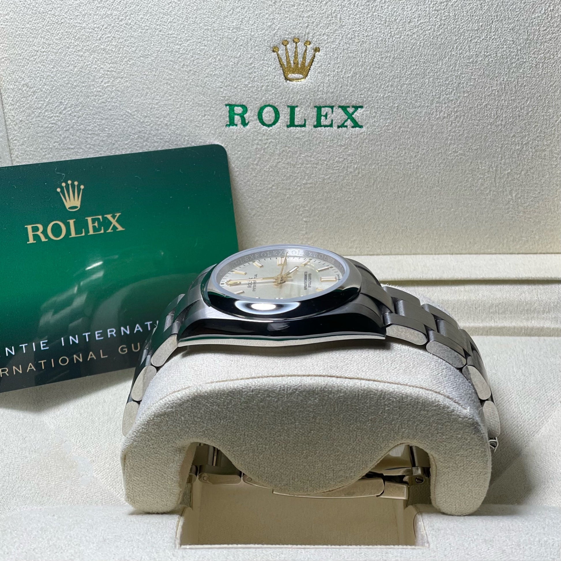 Orologio Rolex Oyster Perpetual Silver Dial 41 mmm cinturino acciaio inox oystre, presentato in scatola rolex.