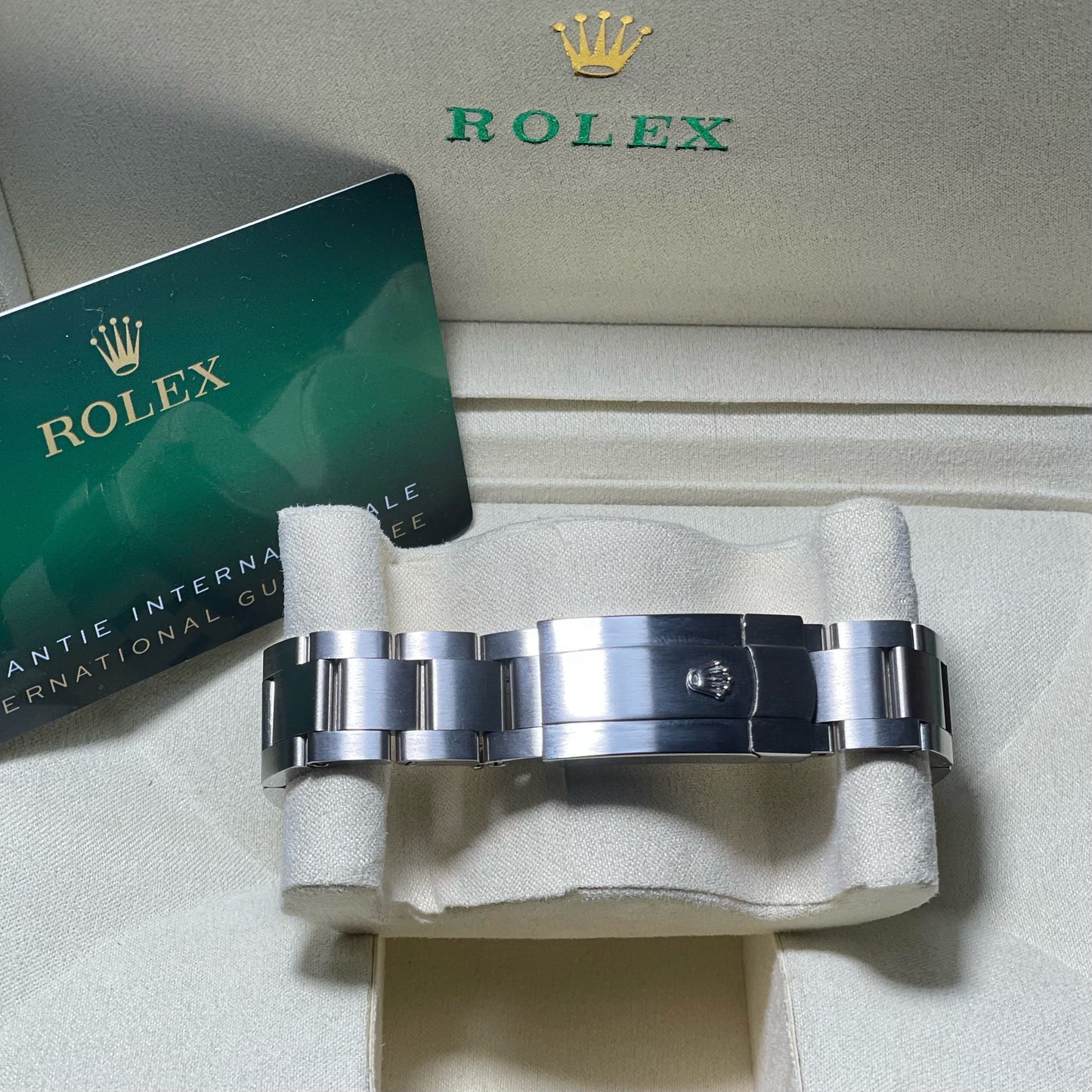 Orologio Rolex Oyster Perpetual Silver Dial 41 mmm cinturino acciaio inox oystre, presentato in scatola rolex.