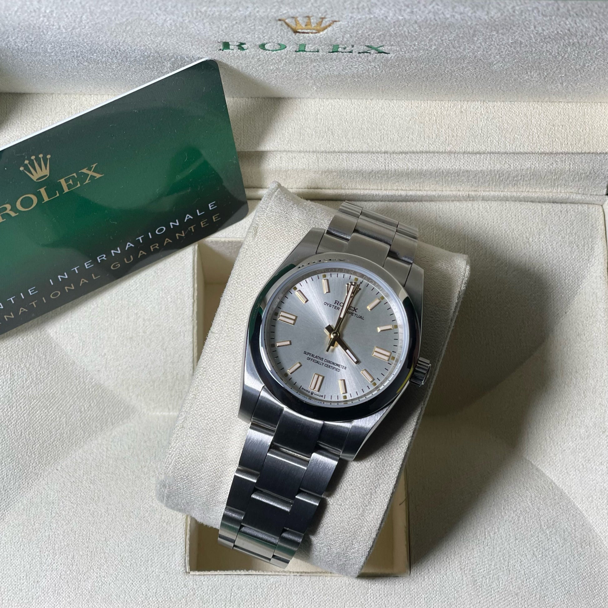 Orologio Rolex Oyster Perpetual Silver Dial 41 mmm cinturino acciaio inox oystre, presentato in scatola rolex.