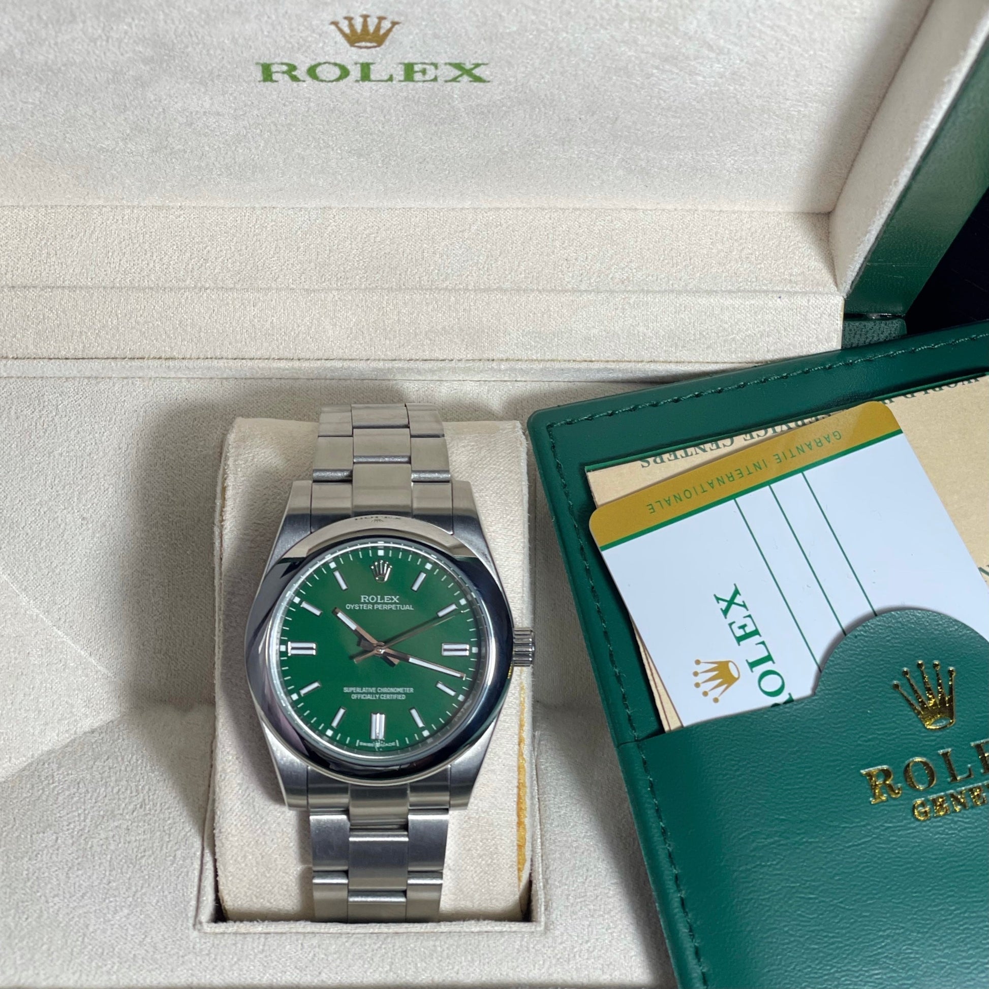 Orologio Rolex Oyster Perpetual Verde 41 mmm cinturino acciaio inox oystre, presentato in scatola rolex.