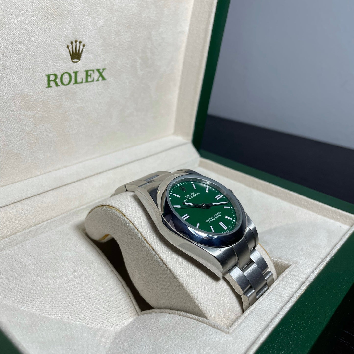 Orologio Rolex Oyster Perpetual Verde 41 mmm cinturino acciaio inox oystre, presentato in scatola rolex.