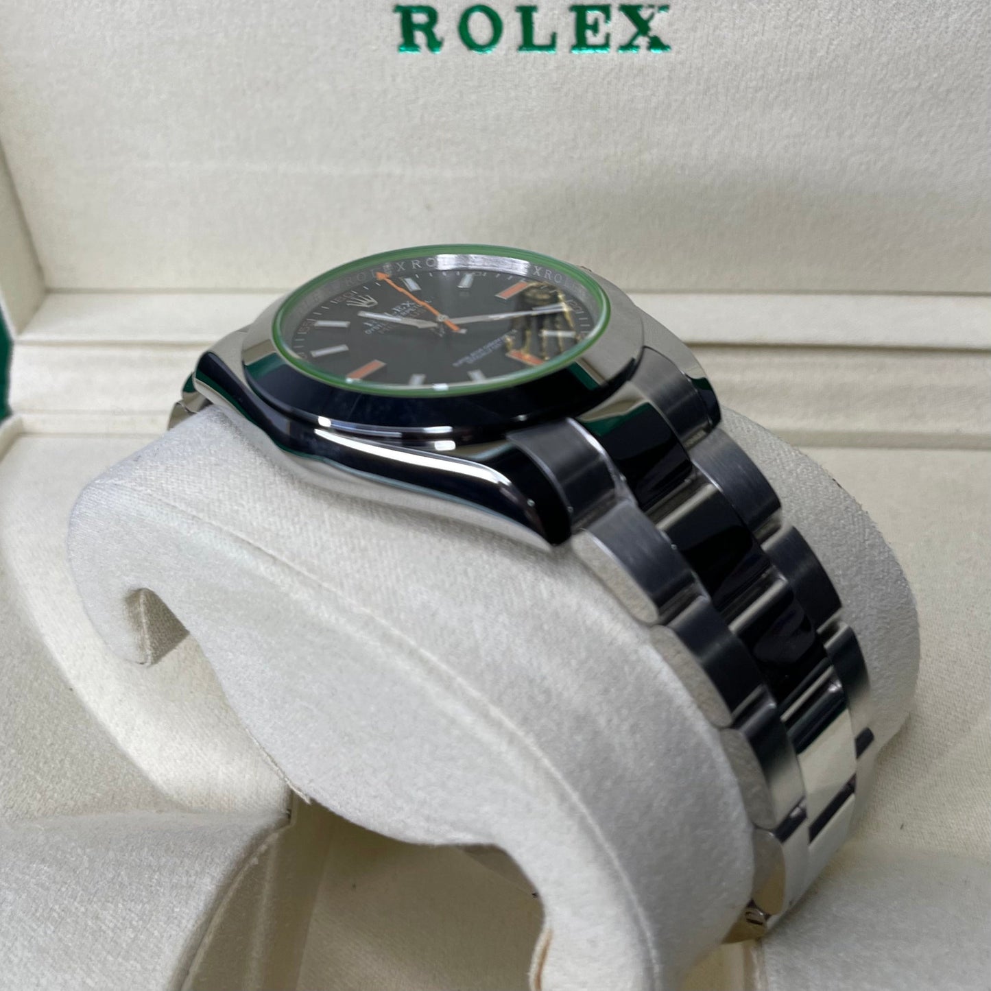 Orologio Rolex Oyster Perpetual Replica Clone SuperClone con quadrante blu e cinturino in acciaio inox, presente in una scatola con il logo Rolex e il certificato di garanzia internazionale 