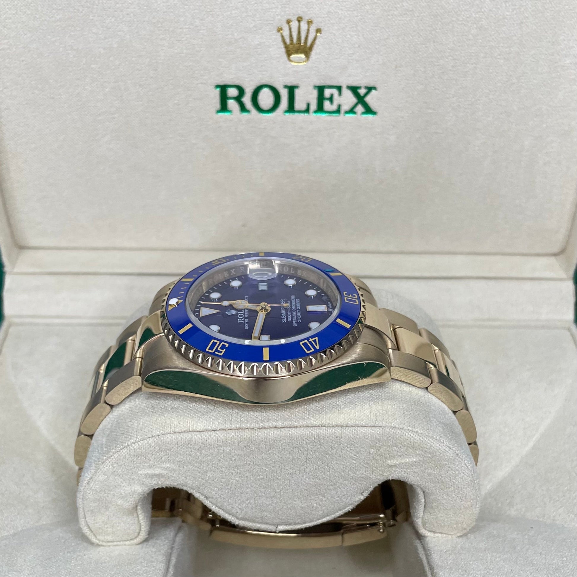 Orologio Rolex submariner con quadrante blu e cinturino in acciaio inox oro giallo, presentato in scatola rolex