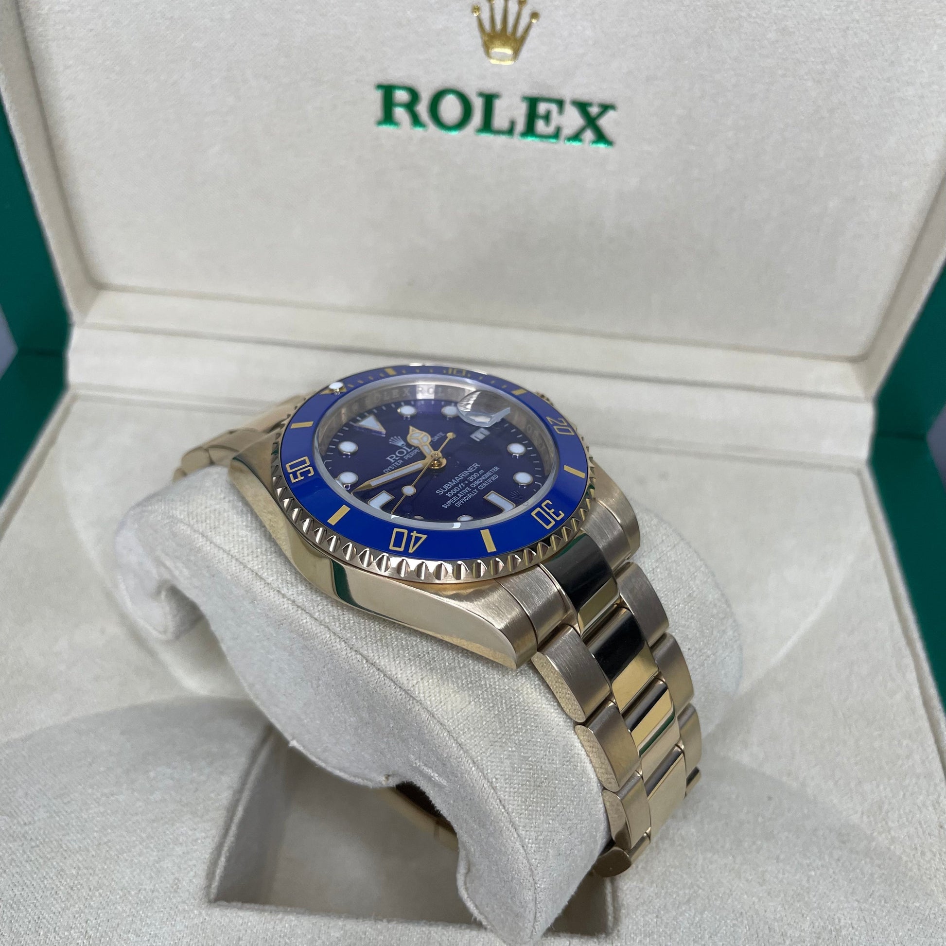 Orologio Rolex submariner con quadrante blu e cinturino in acciaio inox oro giallo, presentato in scatola rolex