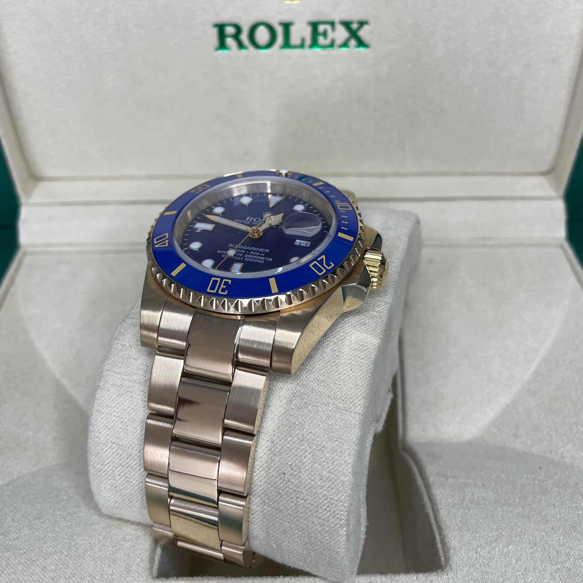 Orologio Rolex submariner con quadrante blu e cinturino in acciaio inox oro giallo, presentato in scatola rolex