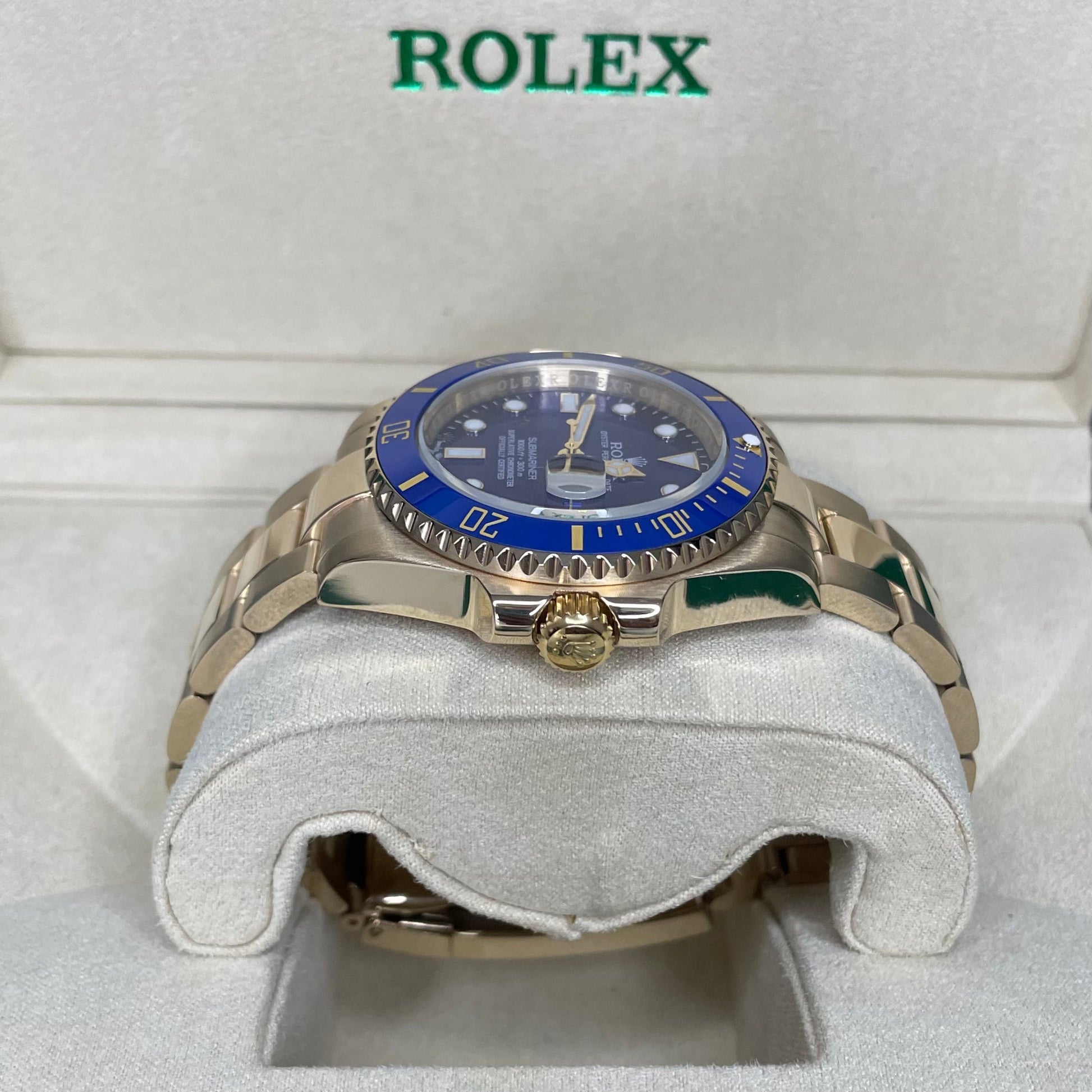 Orologio Rolex submariner con quadrante blu e cinturino in acciaio inox oro giallo, presentato in scatola rolex