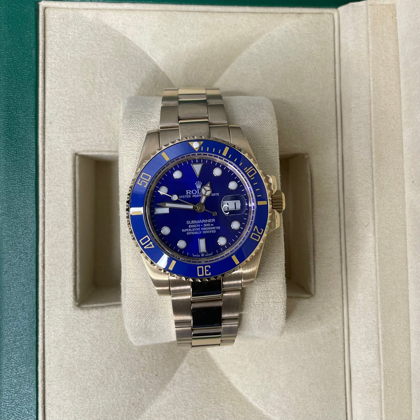 Orologio Rolex submariner con quadrante blu e cinturino in acciaio inox oro giallo, presentato in scatola rolex