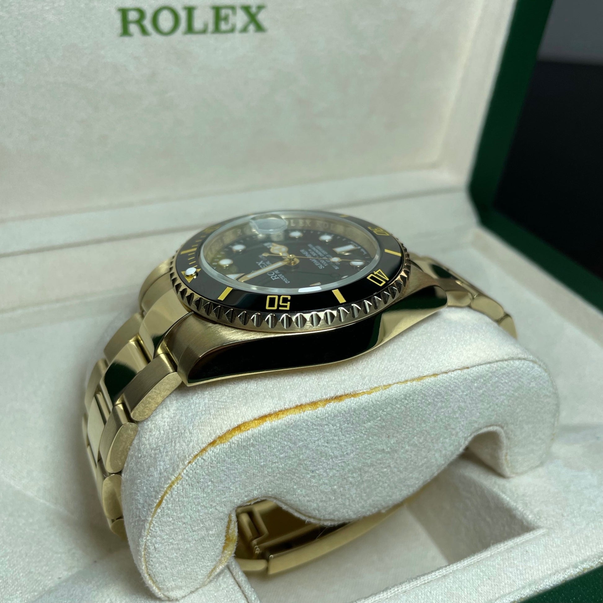 Orologio Rolex Submarine date 40 mmm cinturino oro giallo, presentato in scatola rolex.