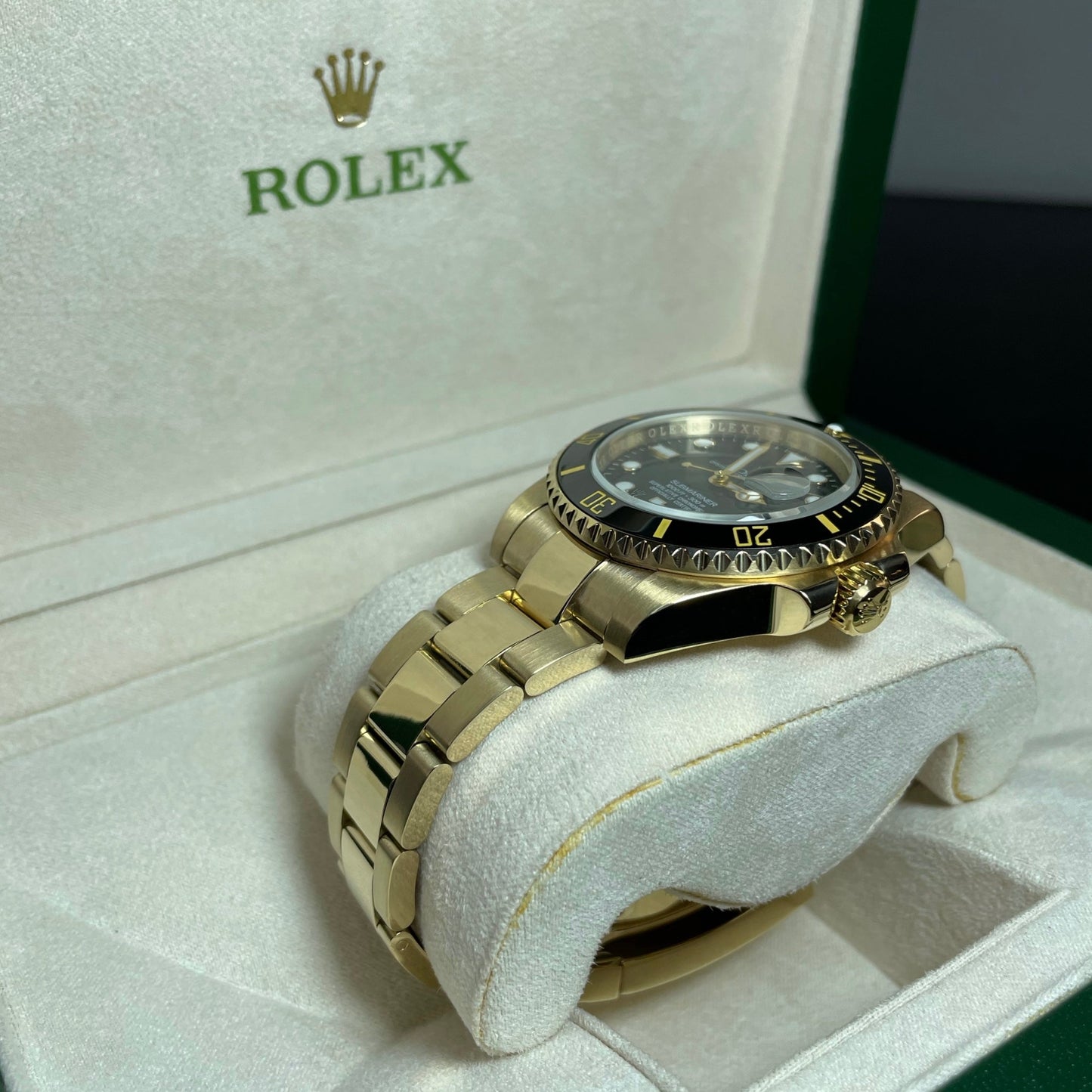 Orologio Rolex Submarine date 40 mmm cinturino oro giallo, presentato in scatola rolex.